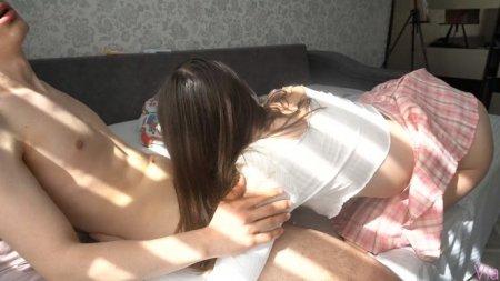 Большая жопа под юбочкой у студентки